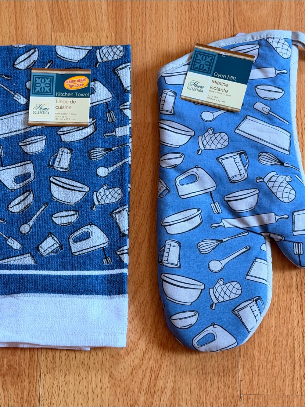 Home Collection Blue/White Kitchen Towel and Oven Mitt Set.
